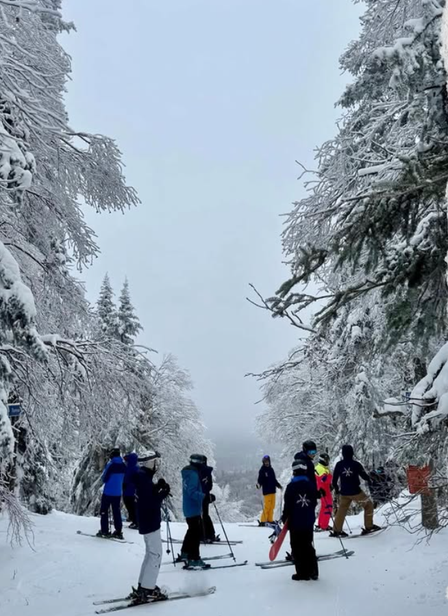 College ski and snowboard club on a SnoSearch trip